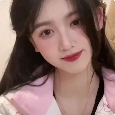 落在她身边